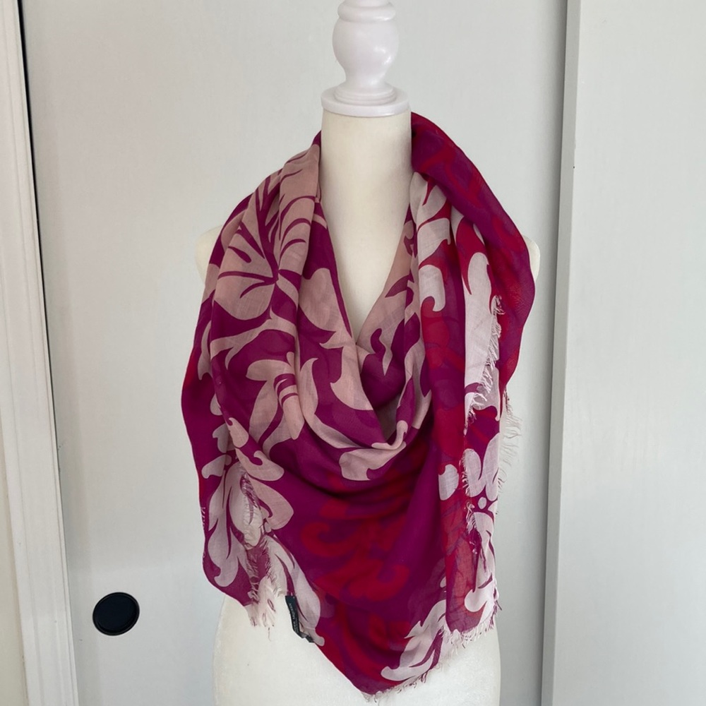Alexander McQueen lightweight scarf 🧣